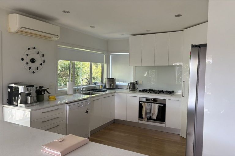 Photo of property in 121 Arran Road, Browns Bay, Auckland, 0630