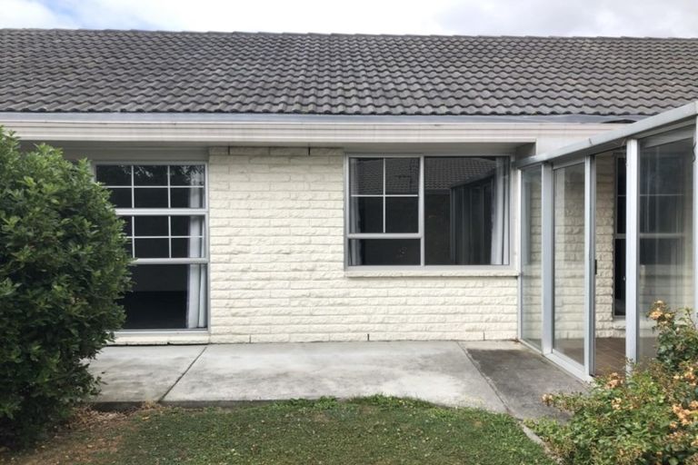 Photo of property in 17 Witbrock Crescent, Burnside, Christchurch, 8053