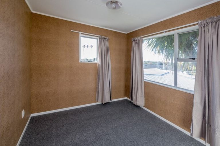 Photo of property in 9 Featherston Street, Levin, 5510