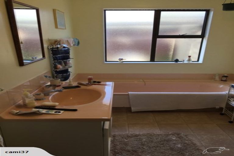 Photo of property in 7a Fleetwood Grove, Waikanae, 5036