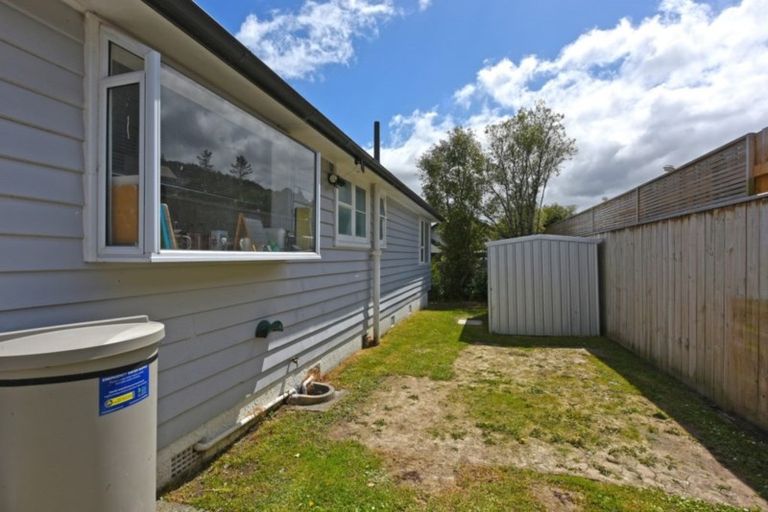 Photo of property in 95 Horoeka Street, Stokes Valley, Lower Hutt, 5019