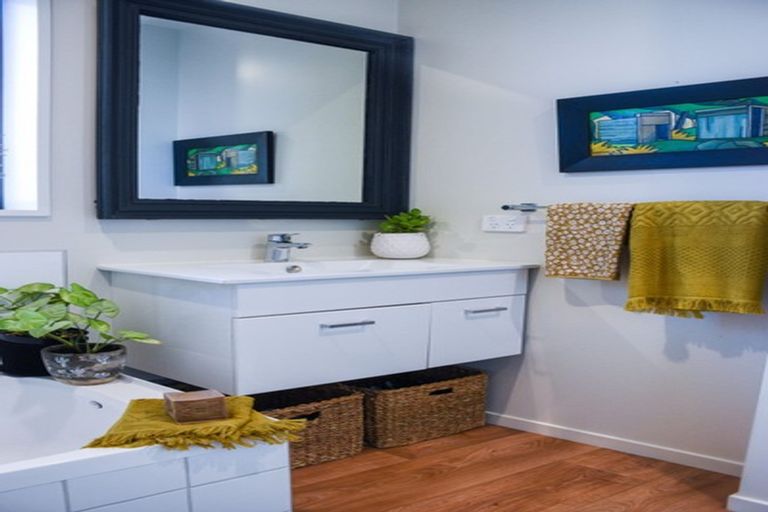 Photo of property in 7 Pukeko Place, Wanaka, 9305