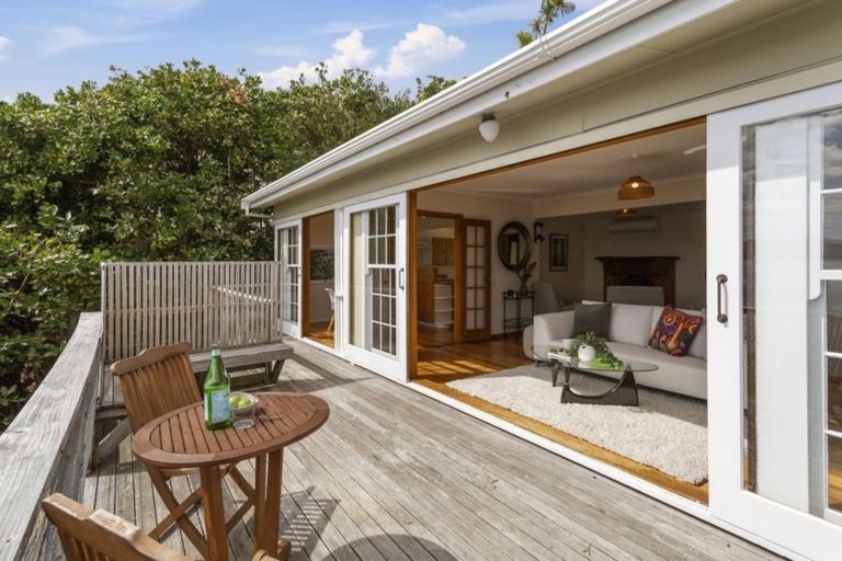 Photo of property in 51 Ferry Road, Days Bay, Lower Hutt, 5013