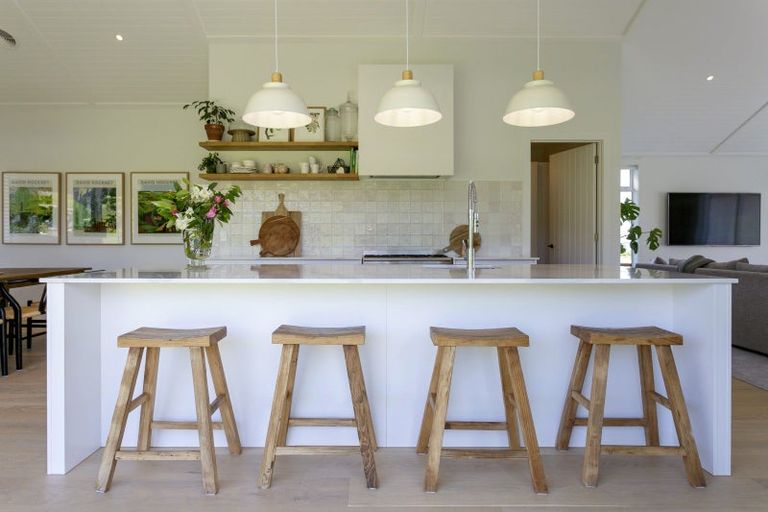 Photo of property in 5 Lens Way, Acacia Bay, Taupo, 3385