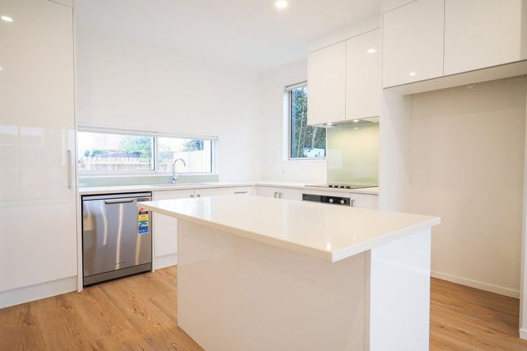 Photo of property in 3/10 Tirimoana Road, Te Atatu South, Auckland, 0602