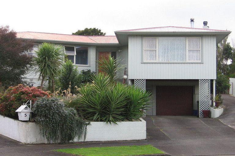Photo of property in 7 Croxley Place, Terrace End, Palmerston North, 4410