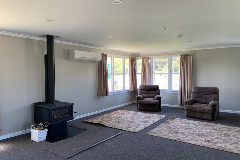 Photo of property in 67 Orawia Road, Tuatapere, 9620