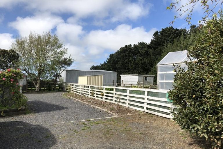 Photo of property in 64 Heatherlea Road West, Levin, 5575