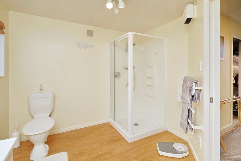 Photo of property in 17 Chatswood Place, Bishopdale, Christchurch, 8051