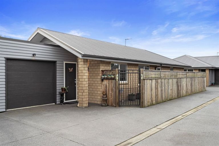 Photo of property in 2/78 Marshland Road, Shirley, Christchurch, 8061