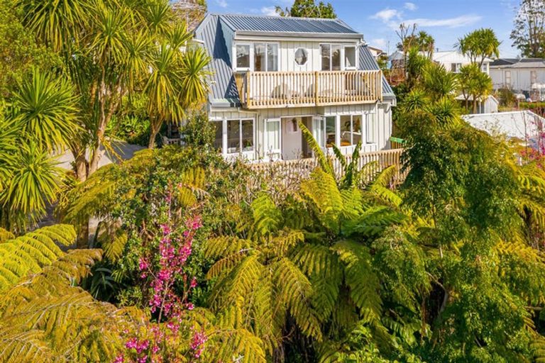 Photo of property in 1/51 Aeroview Drive, Beach Haven, Auckland, 0626