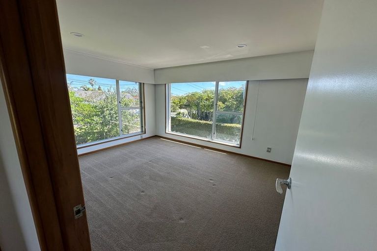 Photo of property in 12a Westwell Road, Belmont, Auckland, 0622