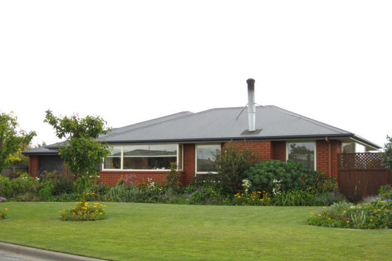 Photo of property in 2 Chartwell Close, Rangiora, 7400