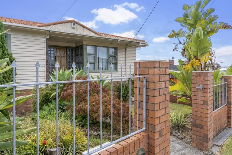 Photo of property in 71 Jaemont Avenue, Te Atatu South, Auckland, 0610