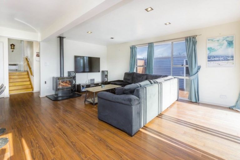 Photo of property in 17 Greenwich Grove, Stokes Valley, Lower Hutt, 5019