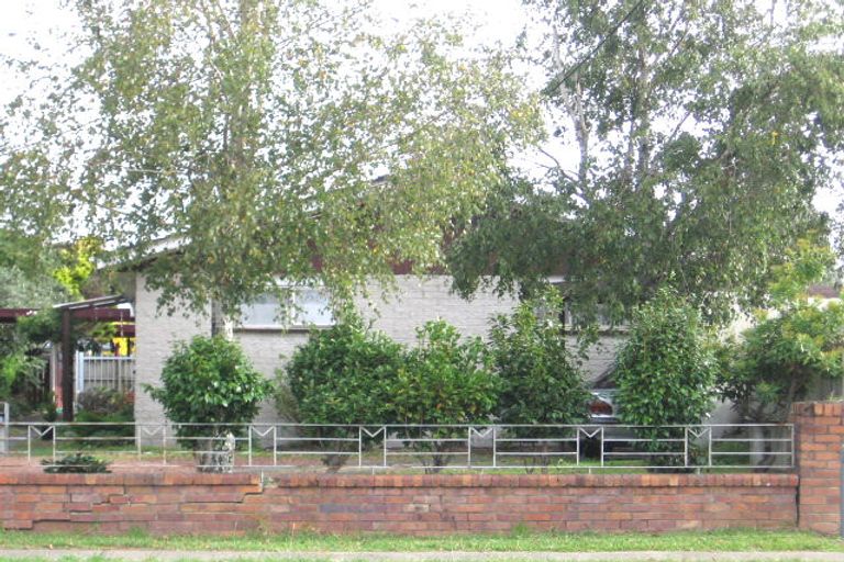 Photo of property in 2/68 Swanson Road, Henderson, Auckland, 0610