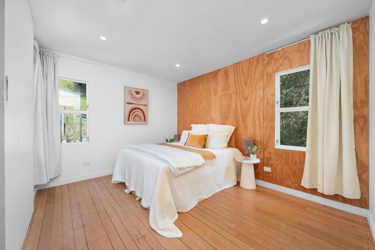 Photo of property in 1 Wakely Road, Newlands, Wellington, 6037