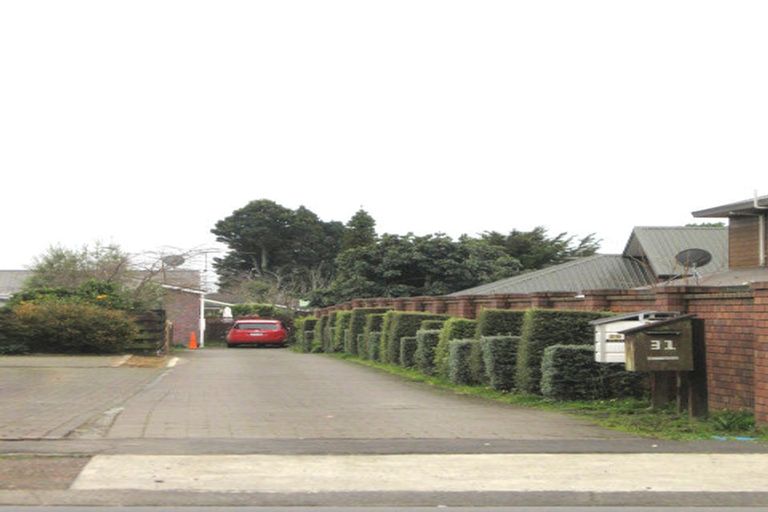 Photo of property in 2/29 Beach Road, Pahurehure, Papakura, 2113