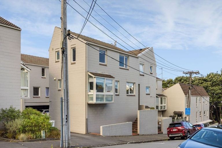 Photo of property in 10 Cottleville Terrace, Thorndon, Wellington, 6011