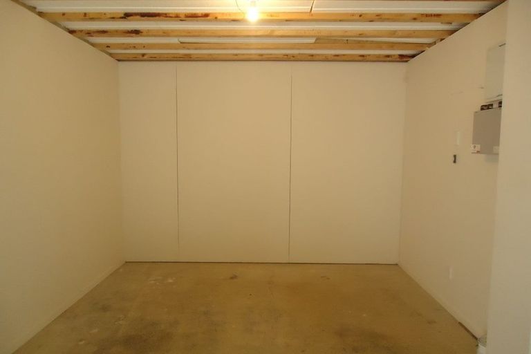 Photo of property in 2/57 Simla Crescent, Khandallah, Wellington, 6035