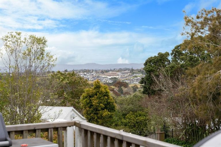 Photo of property in 20 Woodhouse Place, West Harbour, Auckland, 0618