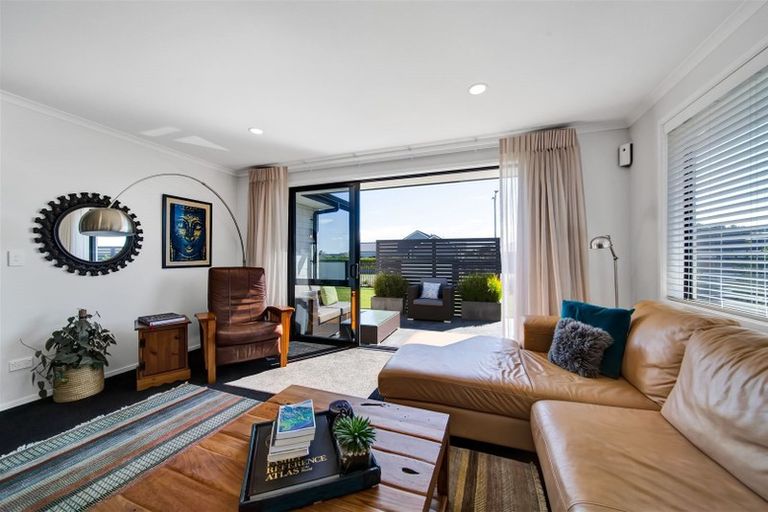 Photo of property in 4 Gleneagles Way, Waiwhakaiho, New Plymouth, 4312