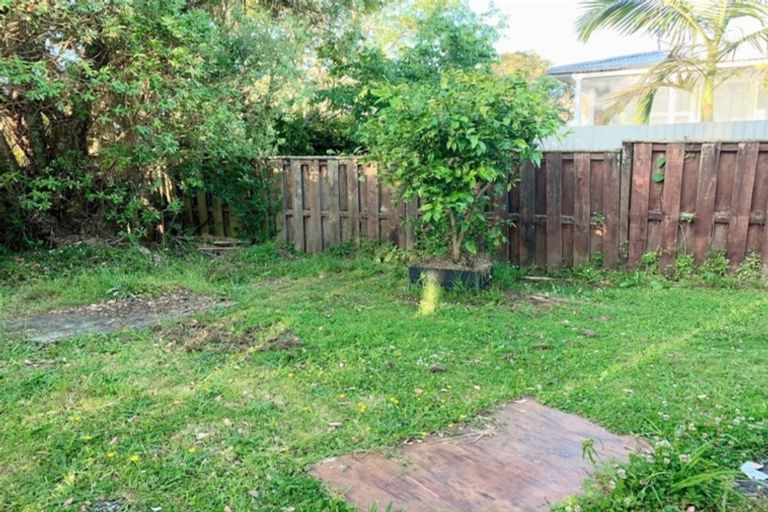 Photo of property in 1/9 Wairata Place, Te Atatu South, Auckland, 0610