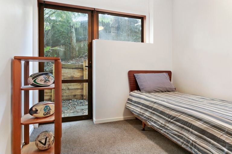 Photo of property in 1048 Scenic Drive North, Swanson, Auckland, 0816