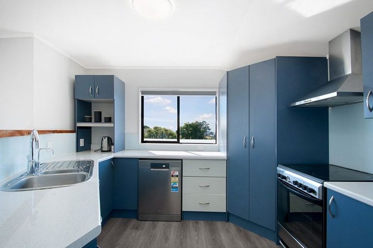 Photo of property in 2/25 Clearview Heights, Ranui, Auckland, 0612