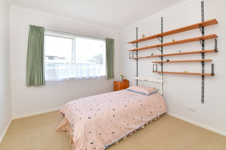 Photo of property in 6a Doment Crescent, Orewa, 0931