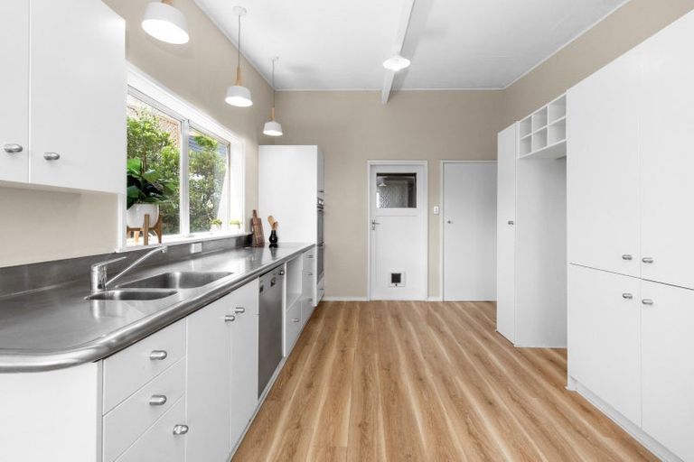 Photo of property in 31 Tauroa Road, Havelock North, 4130