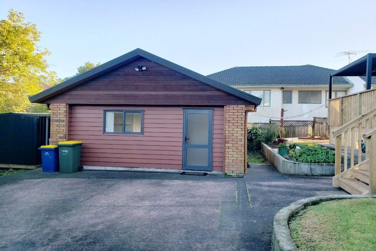 Photo of property in 64 Sunset Road, Unsworth Heights, Auckland, 0632