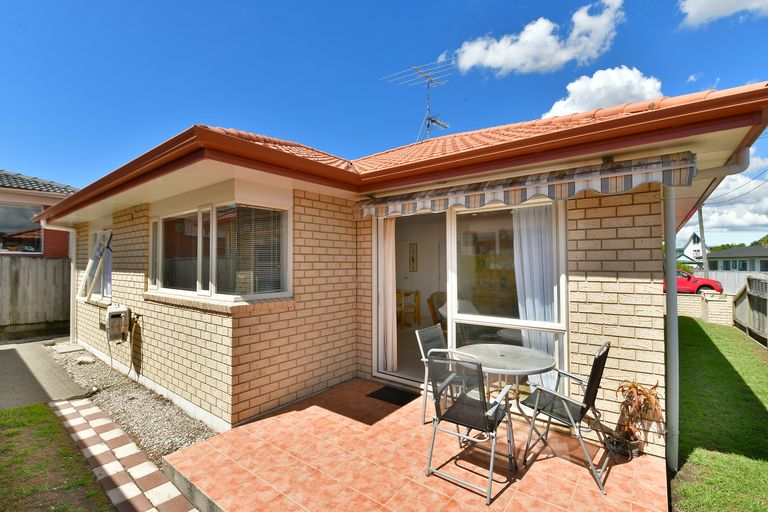 Photo of property in 6a Doment Crescent, Orewa, 0931