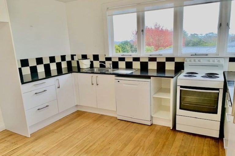 Photo of property in 29 Sylvan Crescent, Te Atatu South, Auckland, 0610