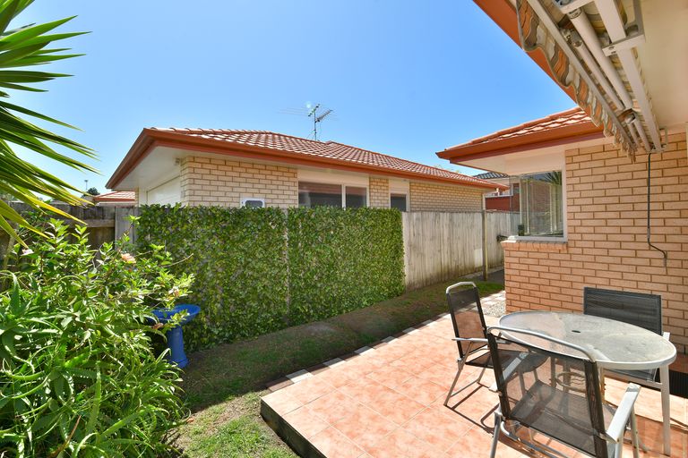 Photo of property in 6a Doment Crescent, Orewa, 0931