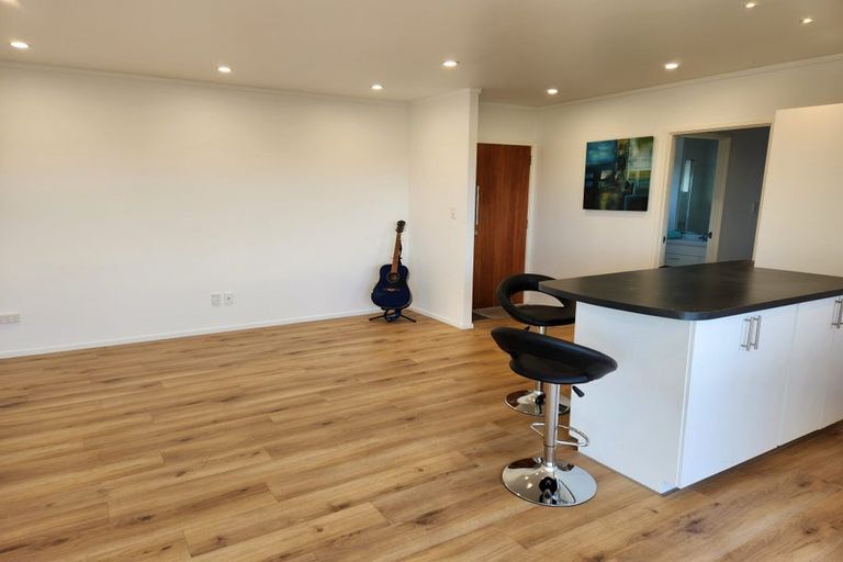 Photo of property in 2/44 Waimumu Road, Massey, Auckland, 0614