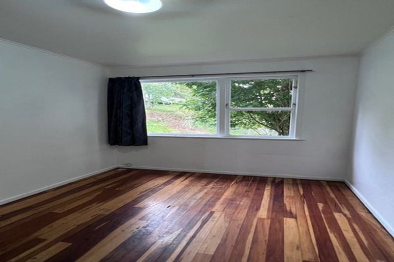 Photo of property in 147 Ruskin Road, Newlands, Wellington, 6037