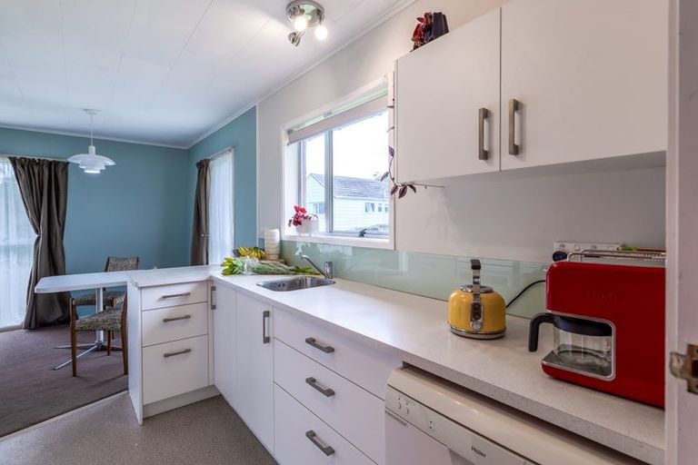 Photo of property in 2/14 Claridge Street, Glen Eden, Auckland, 0602