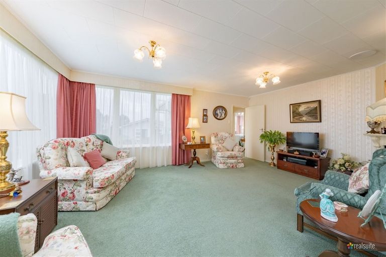 Photo of property in 15 Maple Grove, Maungaraki, Lower Hutt, 5010