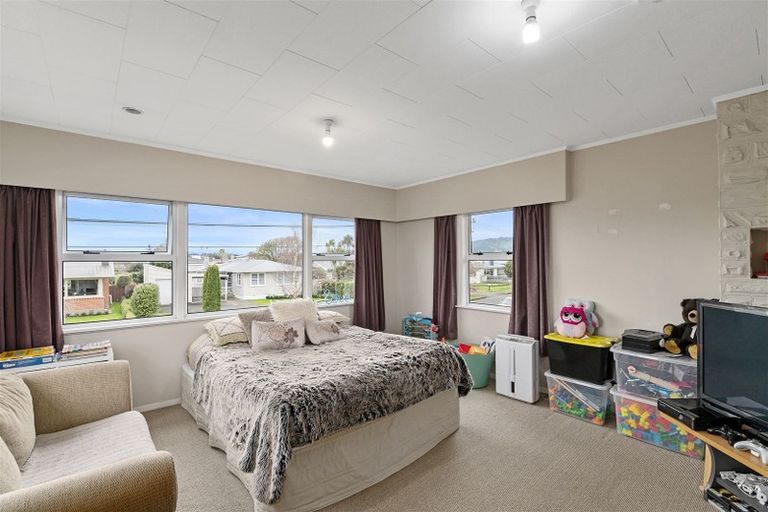 Photo of property in 24 Highbury Drive, Levin, 5510