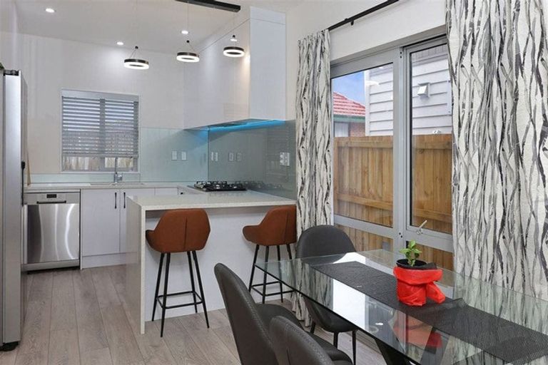 Photo of property in 43c Border Road, Henderson, Auckland, 0612