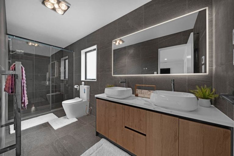 Photo of property in 2a Ballyalton Crescent, Flat Bush, Auckland, 2019