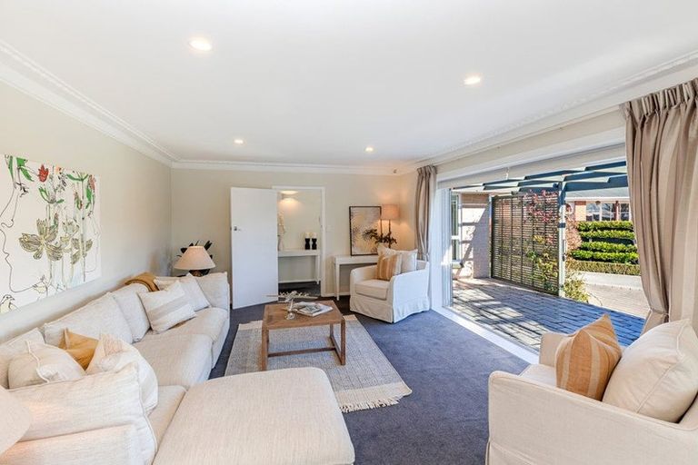 Photo of property in 17 Ilfracombe Place, Burnside, Christchurch, 8053