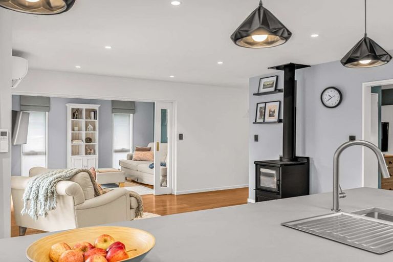 Photo of property in 33 Tara Crescent, Woodend, 7610