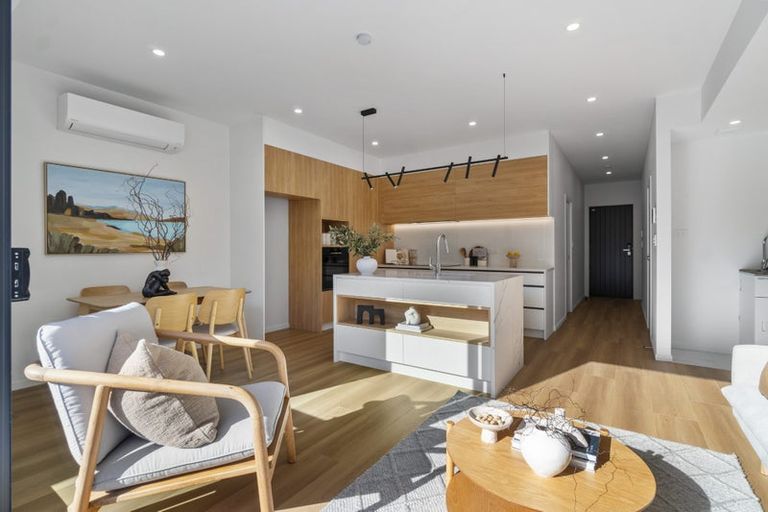 Photo of property in 37 Corunna Road, Milford, Auckland, 0620