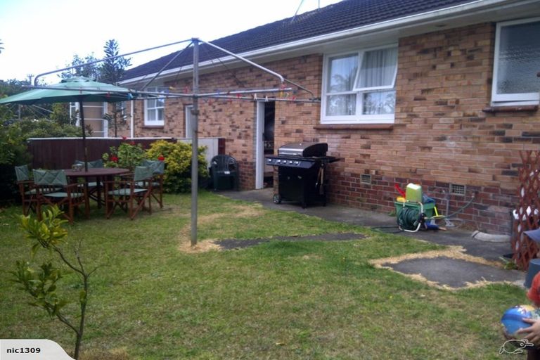 Photo of property in 2/11 Anthony Place, Pakuranga, Auckland, 2010