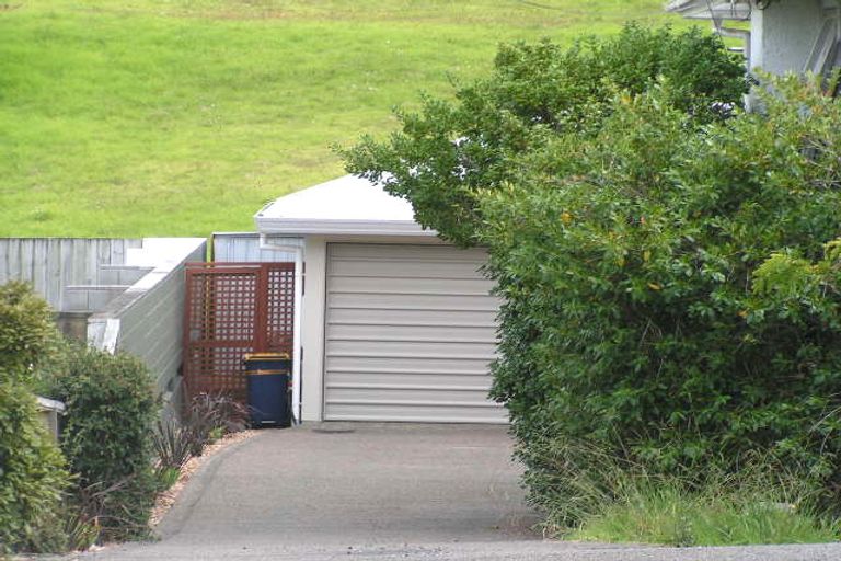 Photo of property in 2/60 Becroft Drive, Forrest Hill, Auckland, 0620