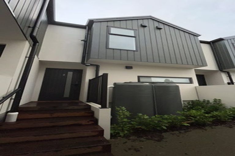 Photo of property in 2/48 Glen Road, Stokes Valley, Lower Hutt, 5019