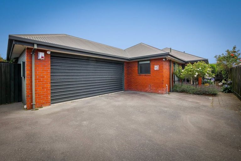 Photo of property in 2/113 Avonhead Road, Avonhead, Christchurch, 8042