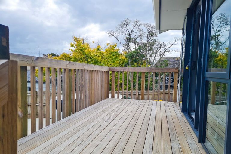 Photo of property in 54a Meadowood Drive, Unsworth Heights, Auckland, 0632